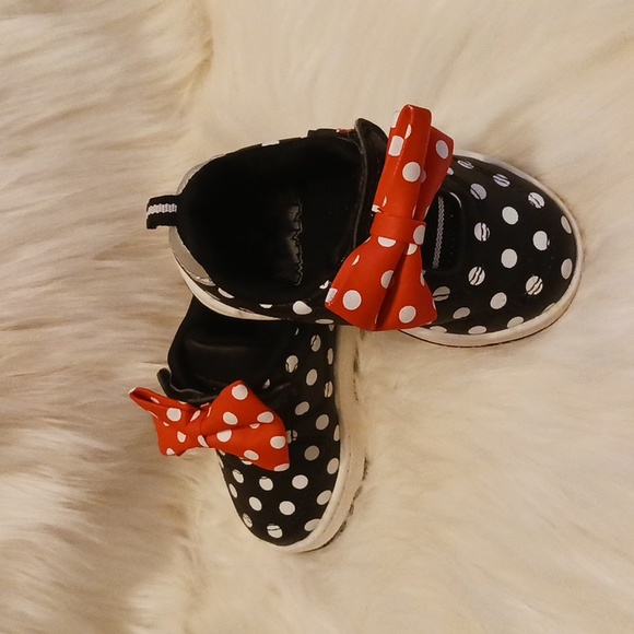 Minnie Mouse Shoes - Picture 1 of 4